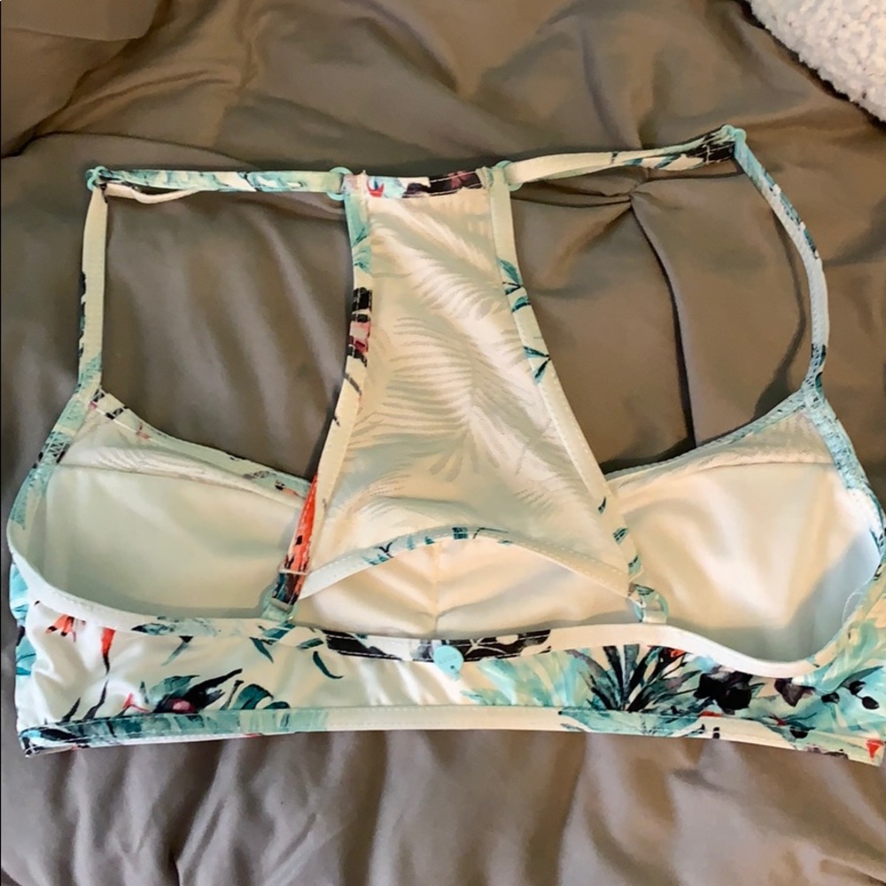 NWOT Roxy bikini top - Picture 2 of 3